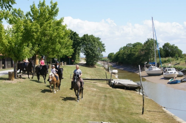 Port de Richard en famille et a cheval